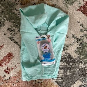 New Baby Football Sports Pacifier + baby blanket
Baby blanket not new